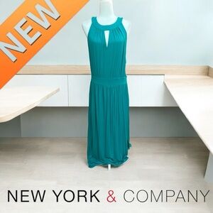 NWT New York & Company Teal Maxi Dress. 👗 keyhole detail. Size large. Halter